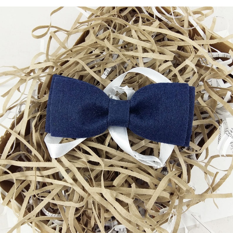 Unique mens fly bow fly made of felt with insert cloth, blue dark blue image 1