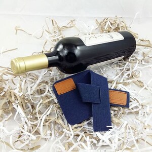 Wine cuff set for wine Tropfstopper wine collar scarf drip catcher with coaster made of felt dark blue image 2