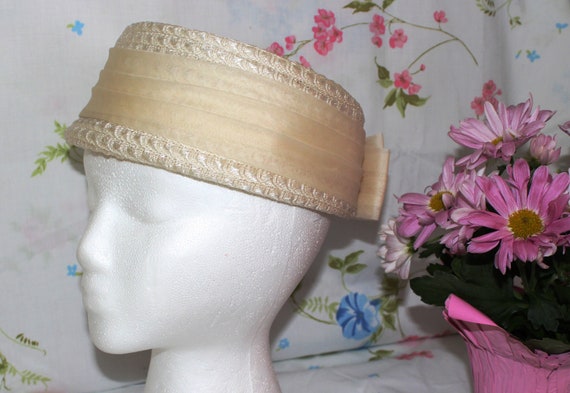 Vintage Beige Ladies Pillbox Hat Woven Straw Type