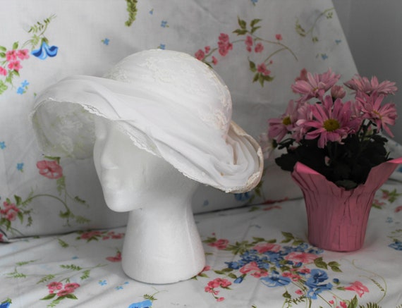 Vintage White Summer Sun Hat with Lace Covering wi