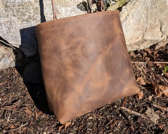 Premium Crazyhorse leather bucket tote bag with Horween Illini strap