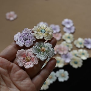 10枚入り/袋 カラフルな刺繍花パッチ 衣類用 縫い付け刺繍アップリケ 縫製パッチ 衣類装飾