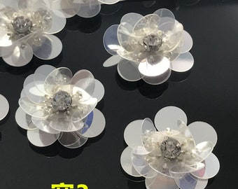 10 parches con cuentas de diamantes de imitación y flores blancas para coser en ropa, apliques de lentejuelas, parches decorativos de anime para ropa y mochilas.