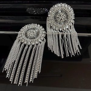 Juego de 2 hombreras negras con borlas y cuentas para ropa, estilo punk, para abrigos y trajes. Parches de borlas, apliques para hombreras y hombros.