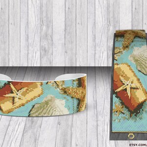 Könnte beinhalten: Ein Perlenarmband-Muster mit einem Muschel- und Seestern-Design auf blauem Hintergrund. Das Muster ist für ein Manschettenarmband und enthält den Text "BY ADINDA Patterns".