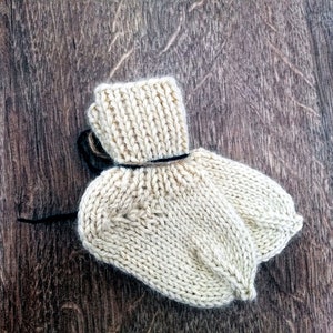 Knitted baby socks. Baby booties. Hand-knitted, booties for new borns, Babyshower gift, Christmas Gift