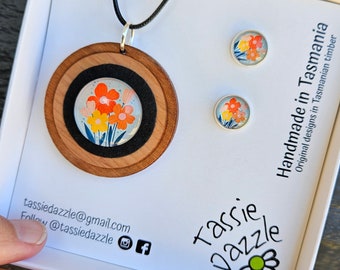 Groovy wooden, felt and glass retro floral pendant with matching earrings Solid Tasmanian myrtle necklace Groovy festival jewellery