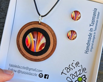 Groovy wooden, felt and glass retro swirl pendant with matching earrings Solid Tasmanian myrtle necklace Groovy festival jewellery