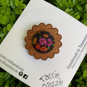 Vintage fabric brooch. Wooden brooch. Flower brooch. Upcycled vintage fabric. Retro jewellery. Festival jewellery. Upcycled vintage. Groovy image 4