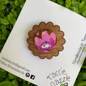 Vintage fabric brooch. Wooden brooch. Flower brooch. Upcycled vintage fabric. Retro jewellery. Festival jewellery. Upcycled vintage. Groovy image 3