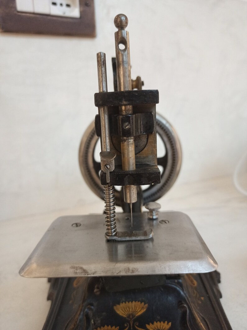 Antique German Muller No. 12 Hand Crank Cast Iron Childs Sewing Machine