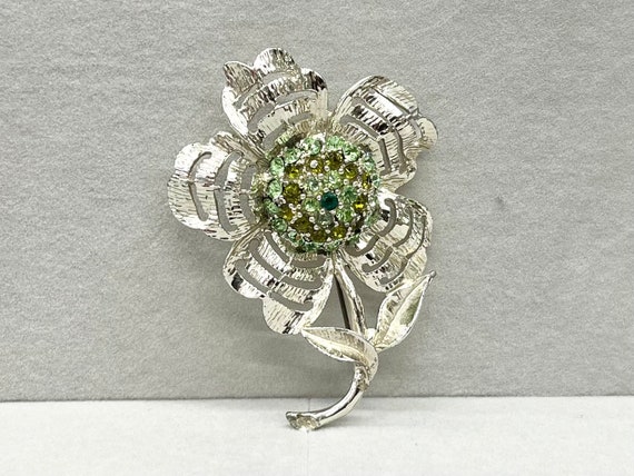 Vintage 1960’s - 1970’s Daisy Brooch with Green U… - image 3