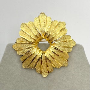 Vintage Gold Tone Brutalist Flower Brooch Large Contempory Costume Jewellery Statement Piece