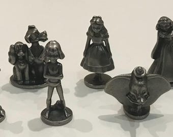 Ensemble complet vintage 2001 de 8 personnages Disney Monopoly en étain. Excellent état.