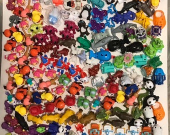 HUGE job-lot 368 kinder egg toys + 127 bonus parts + stickers & accessories bundle