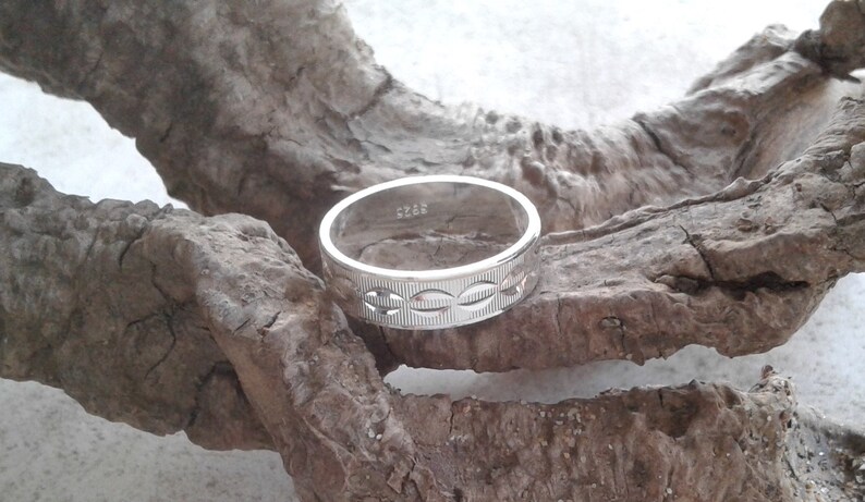 engraved round geometric pattern women man unisex closed ring 925 sterling silver size 54 ethnic Bohemian Gothic jewelry wedding ring