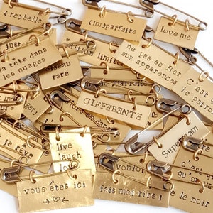 Pin personalizado, con tu texto personalizado.
