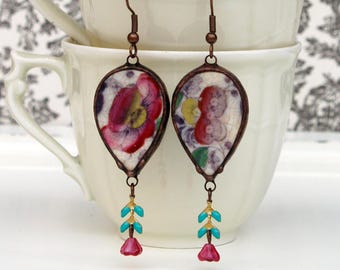 Bijoux céramique ancienne, boucles d'oreilles faïence, boucles d'oreilles gouttes, boucles d'oreilles violette fuchsia, bijou motif fleurs