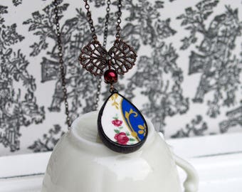 Antiker Keramikschmuck, Steingutkette, Tropfenmedaillon, feine Kettenkette, Blumenmusterkette, französisches Steingut