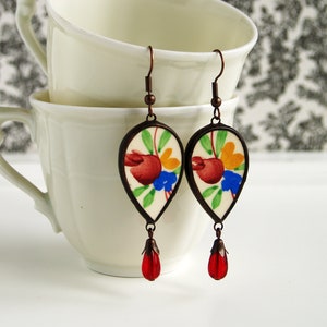 Vintage recycled ceramic earring from broken flower china plate