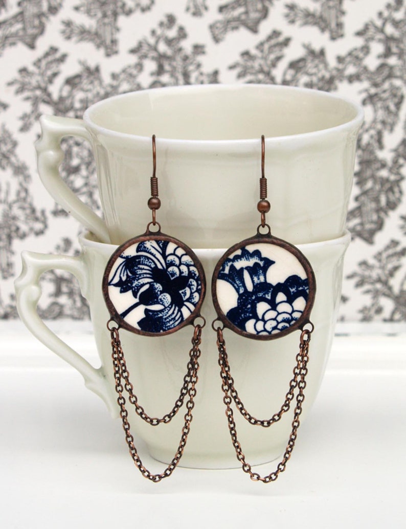 Bijoux céramique, boucles d'oreilles céramique, boucles d'oreilles chaînes, boucles d'oreilles fleurs bleu, céramique française image 1