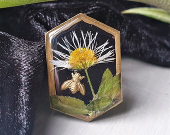 Large adjustable hexagonal ring, made of resin paper and stainless steel, dried flower and bee on black and gold background, unique piece