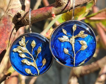 Deep blue and gold round earrings, resin and stainless steel, sleeping hooks, handmade jewelry, unique piece