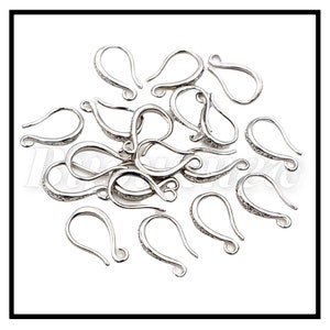Lots of earring hook supports. Argent rhodié