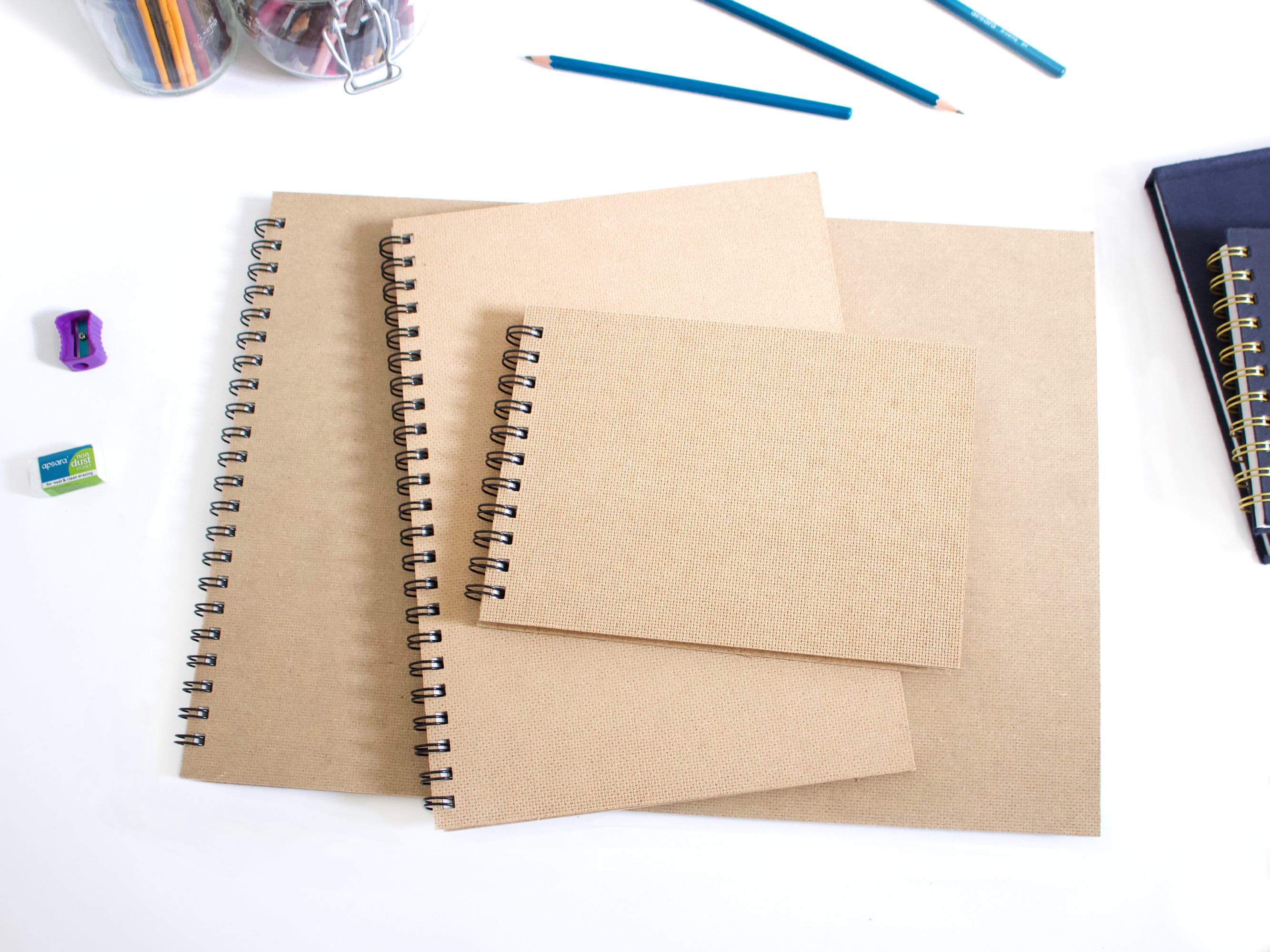 Artway Enviro - Carnet à dessin - grandes feuilles carrées-cartonnées-noires - 100 % papier
