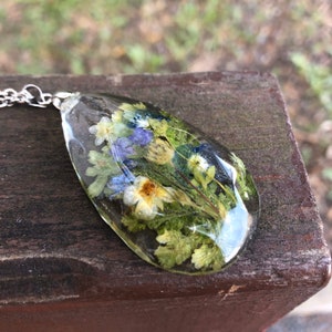 Drop-shaped Real Flower Resin Necklace