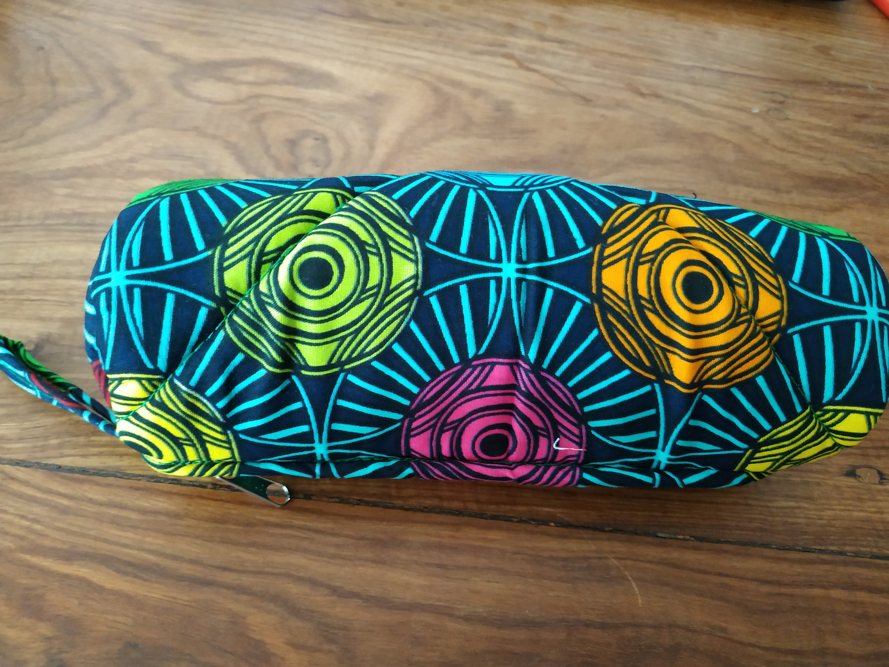 T027 - Trousse Scolaire Ronde en Wax Matelassée