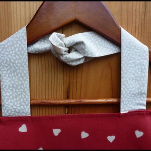 Kitchen apron Mon Petit Coeur in red fabric with little white hearts for children from 6 to 10 years old image 2