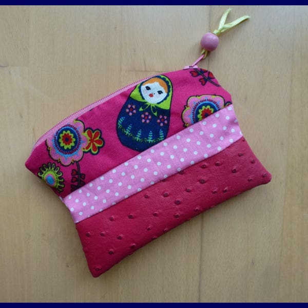 Porte monnaie "Mes Poupées Russes" en simili cuir autruche fuchsia et tissu coton