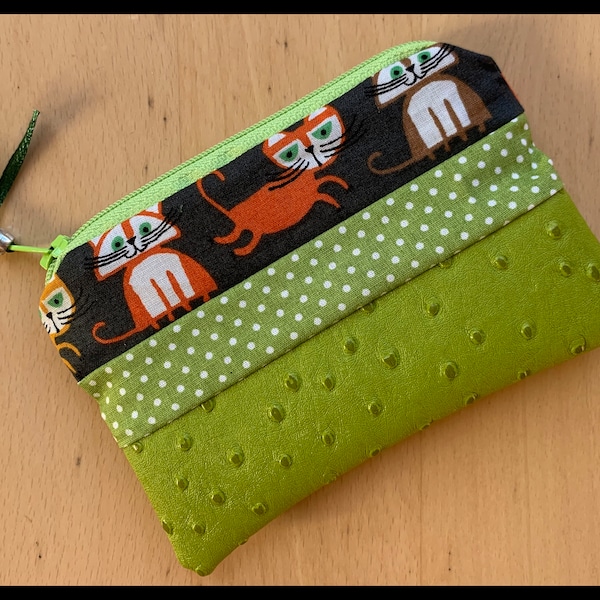 Porte monnaie "Maes Chatons" en simili cuir vert anis et tissu coton