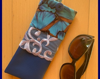 "La Vie en bleu" glasses case in blue imitation leather and upholstery fabric