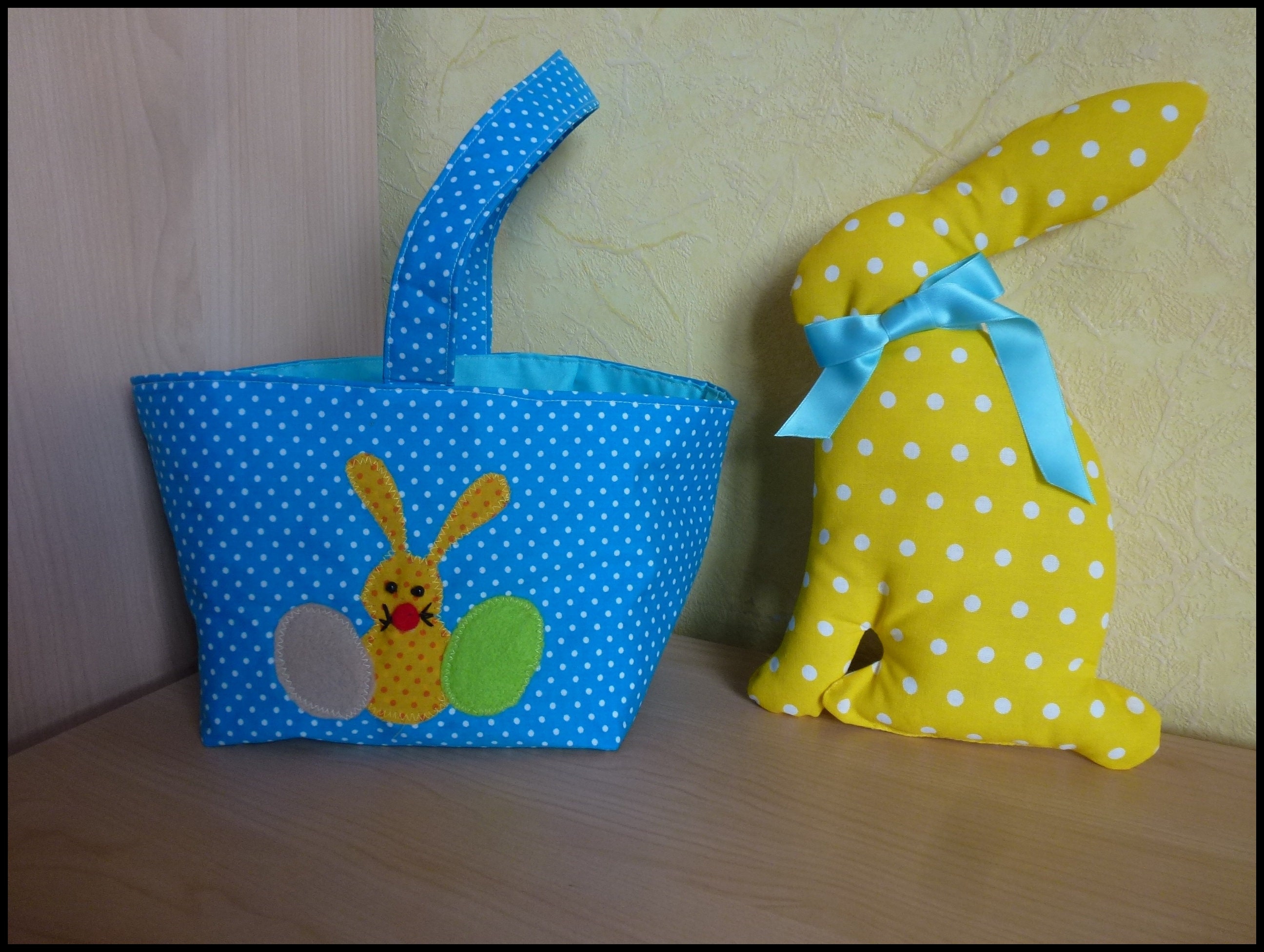 Panier de Pâques avec Son Lapin Pour Aller à La Chasse Aux Œufs