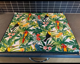 “Mon Parroquet” hob protector in bachette fabric, vsieline and cotton fabric