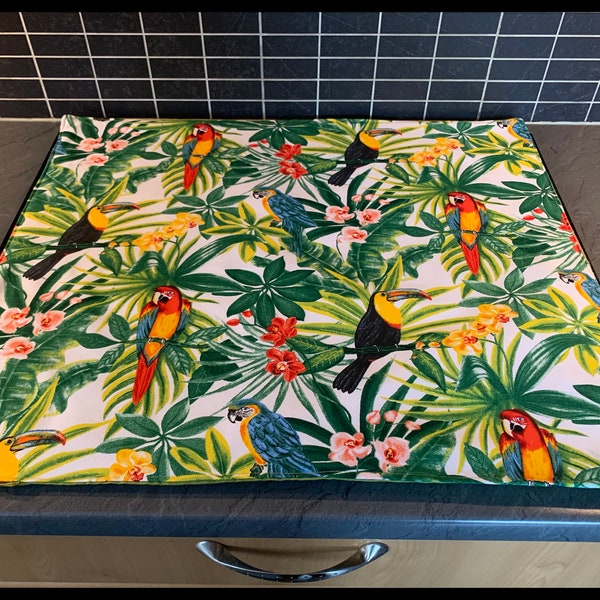 “Mon Parroquet” hob protector in bachette fabric, vsieline and cotton fabric