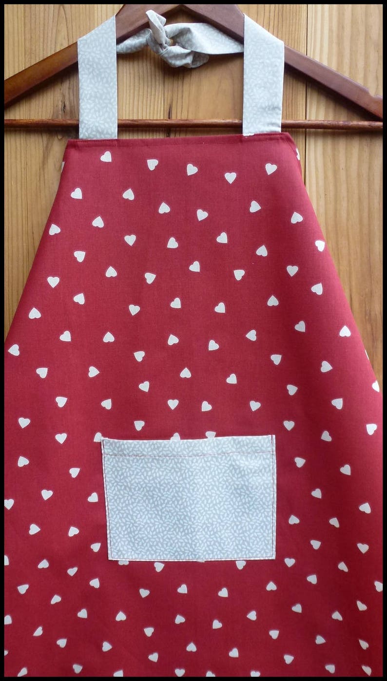 Kitchen apron Mon Petit Coeur in red fabric with little white hearts for children from 6 to 10 years old image 1