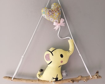 Mobile driftwood deco baby yellow elephant balloon