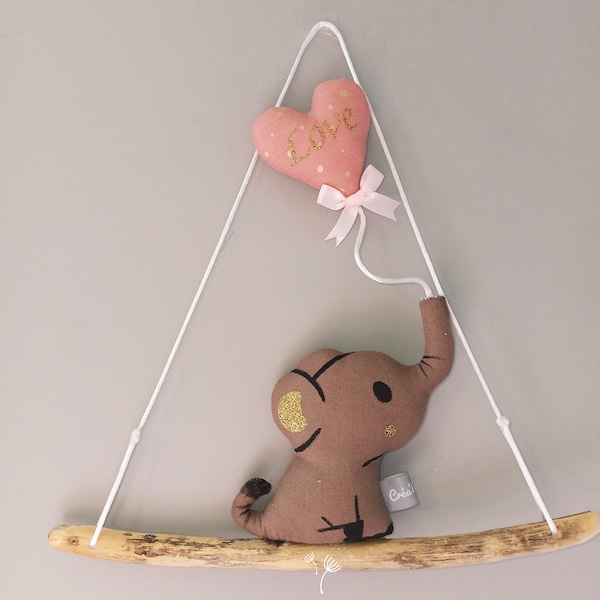 Mobile en bois flotté déco chambre bébé éléphant marron