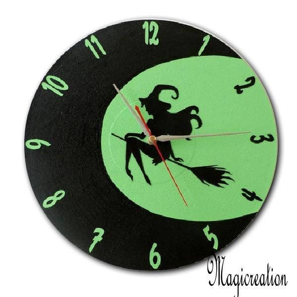 Horloge Silencieuse Jolie Sorcière, Décor Mural Vert et Noir, Sorcière Volant sur Son Balai, Vynile 