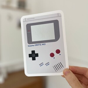 Carte à gratter personnalisable / Annonce grossesse / Annonce mariage / Demande en mariage / Pacs / Bon pour / Cadeau de noël / Game boy Argentée