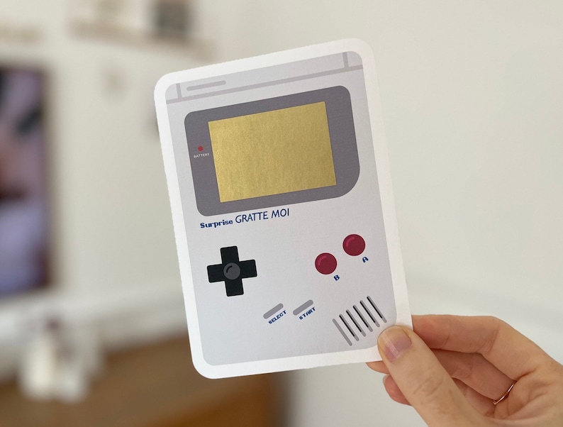 Carte à gratter personnalisable / Annonce grossesse / Annonce mariage / Demande en mariage / Pacs / Bon pour / Cadeau de noël / Game boy Dorée