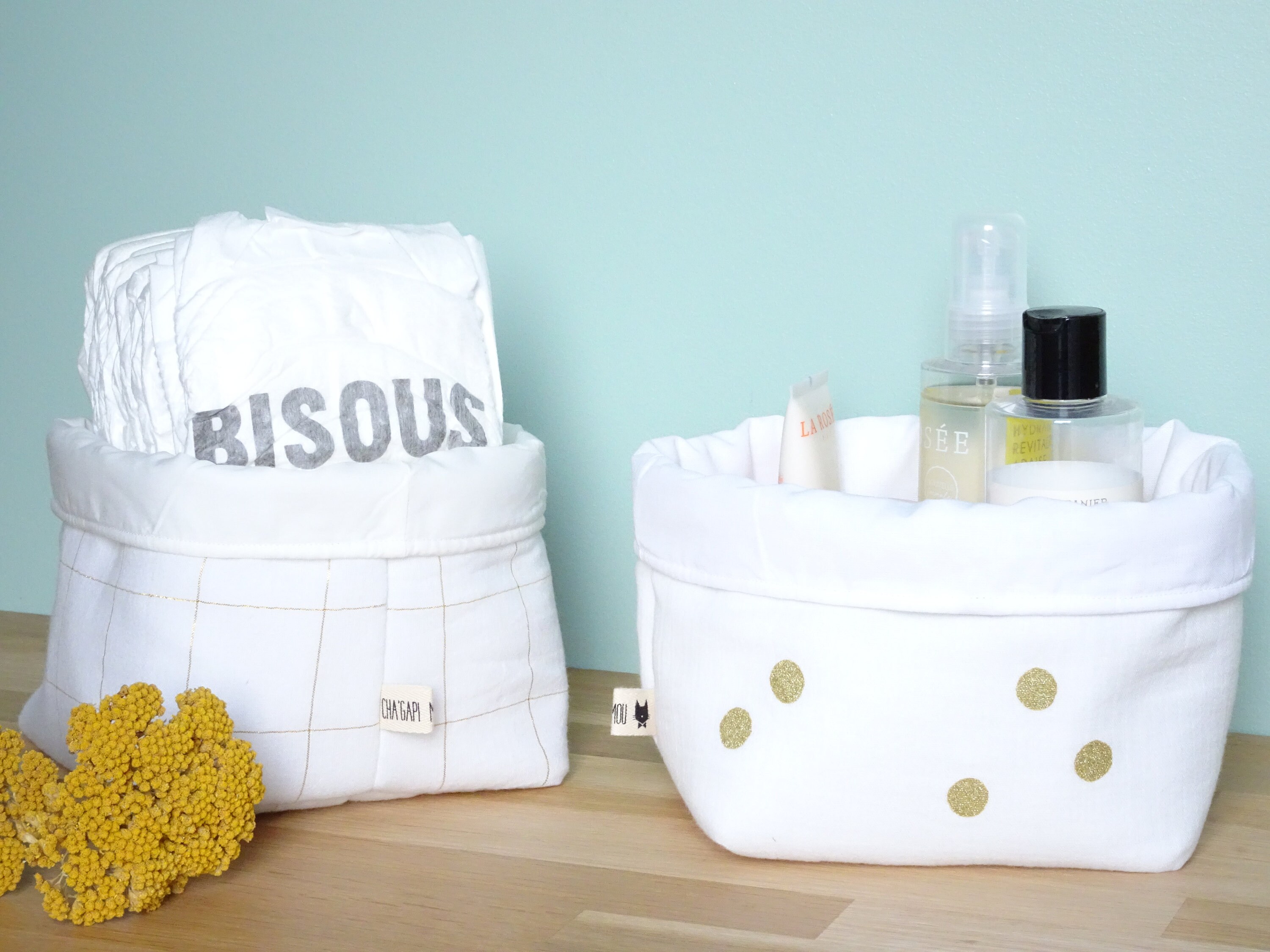 Panier de Rangement/Vide Poche Panier Pour Table à Langer Double Gaze Pois Dorés Carreaux Dorés