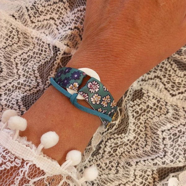 Bracelet en tissu et nacre bleu vert fleuri