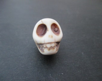 Howlite: 2 pearls Skulls 18 mm bone color or orange color or 3 heart beads of 14 mm