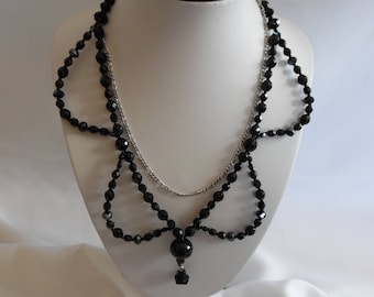 Collier style gothique, perles en verre, chaîne, acier inoxydable, noir, argent, bijou femme, pièce unique, cadeau pour elle