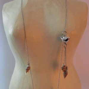 Sommerliche lange Halskette mit Muscheln, Pompons, Swarovski-Kristall, Edelstahlkette, beige und braun, handgefertigt, einzigartig Bild 1