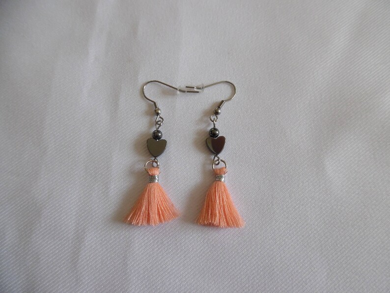 accessory Modern unique jewelry heart earrings with hematite black women stainless steel hooks pom poms salmon